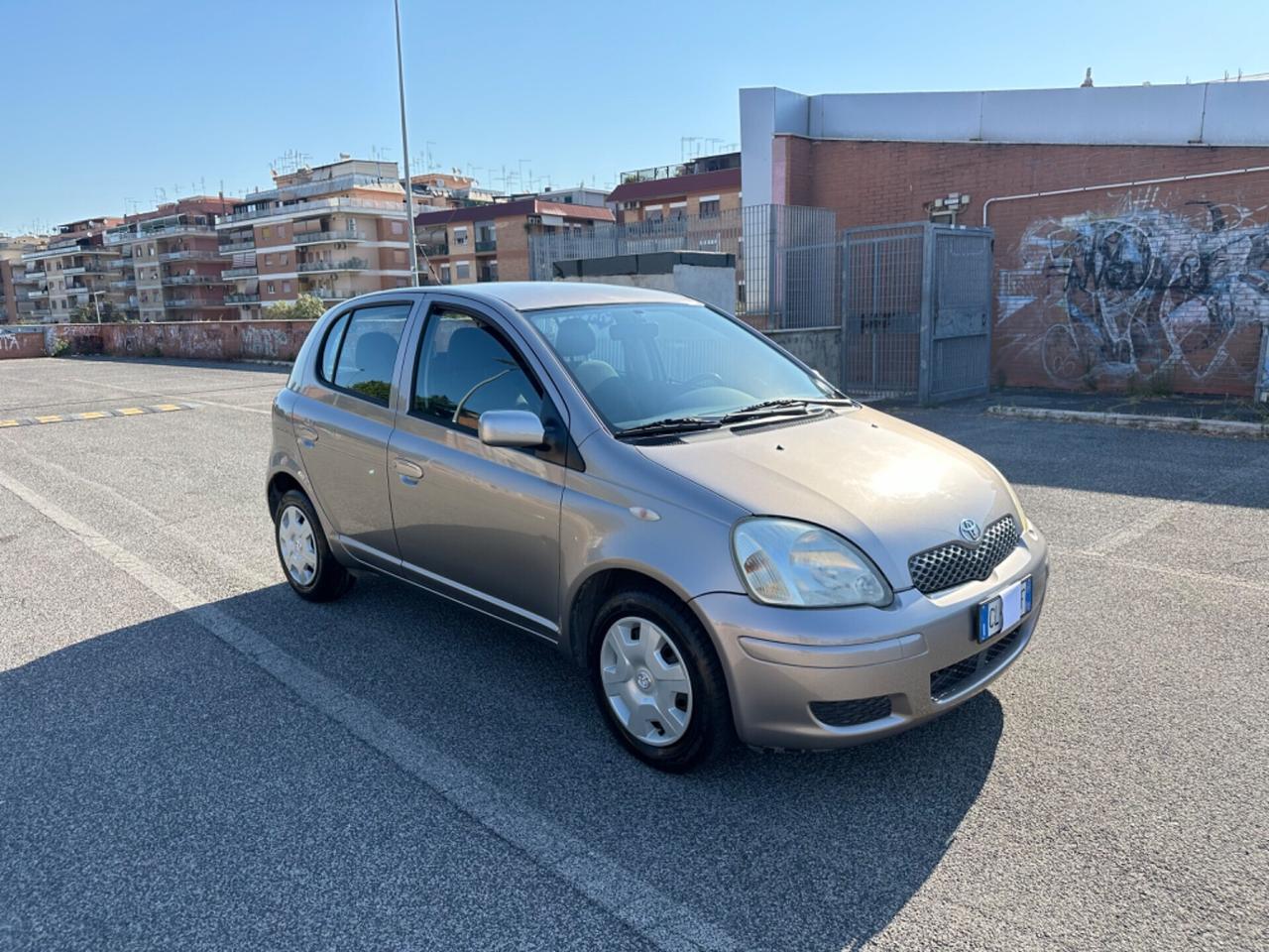 Toyota Yaris 1.0i 5p Sol