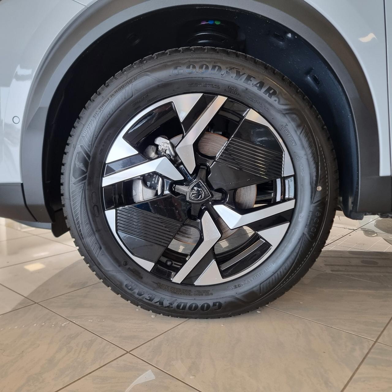 PEUGEOT 2008 ALLURE 1.2 145cv Hybrid e-DCS6 cambio automatico