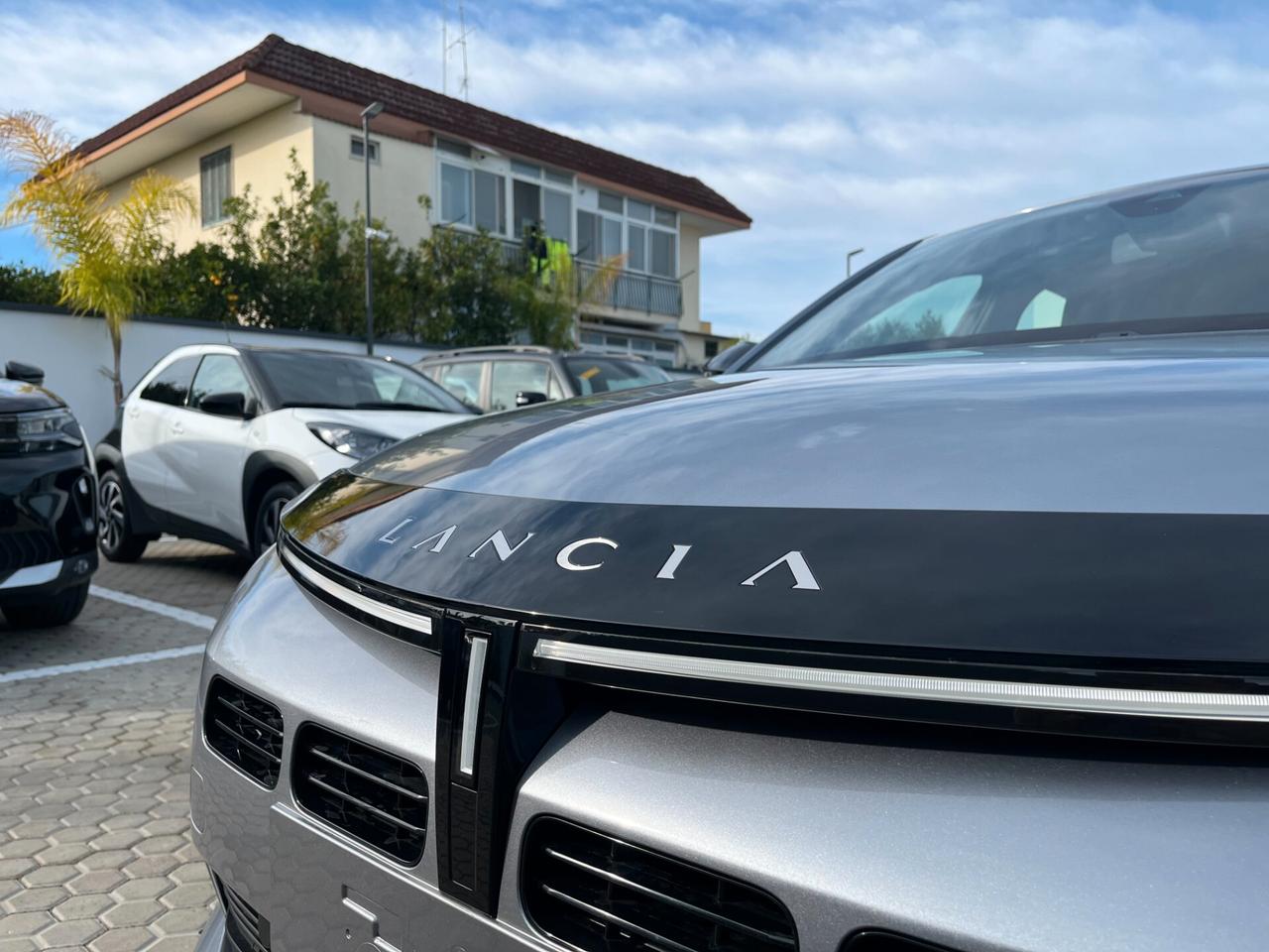 Lancia Ypsilon 1.2 100cv Hybrid e-DCT Automatic Km0