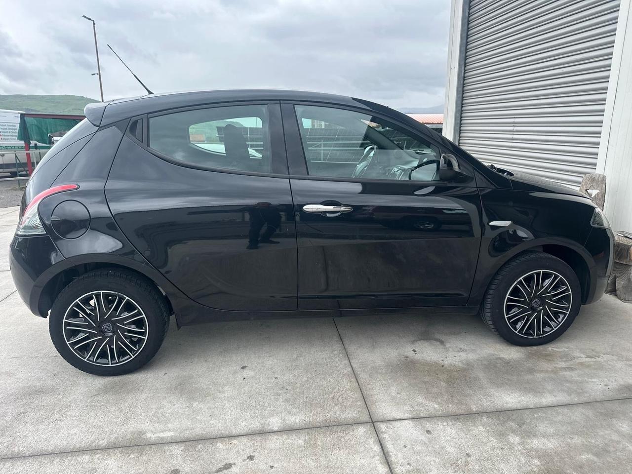 Lancia Ypsilon 1.2 69 CV 5 porte S&S Platinum