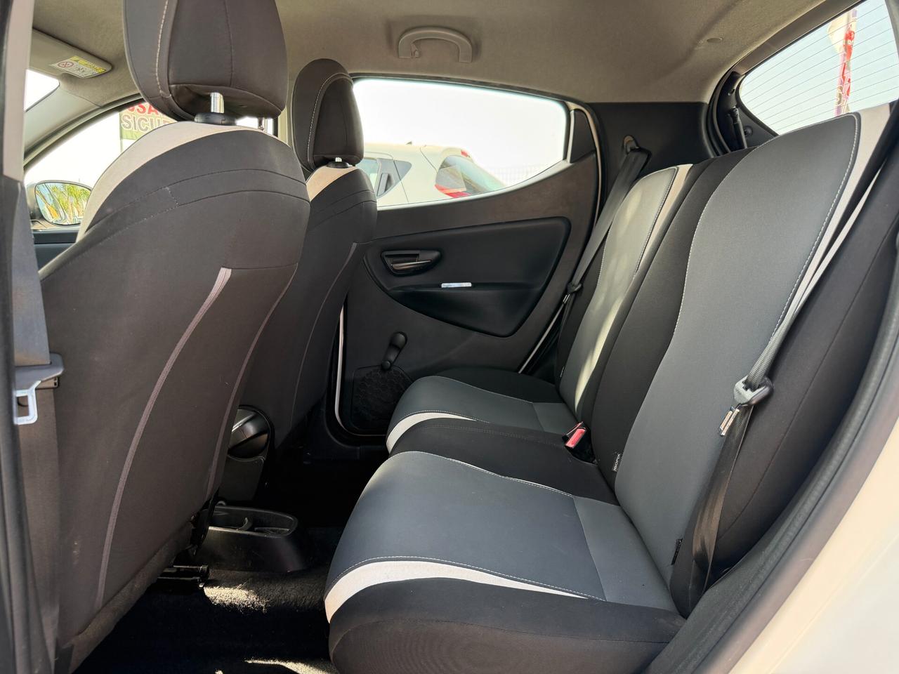 LANCIA YPSILON 2015 1.2 BENZINA 69 CV