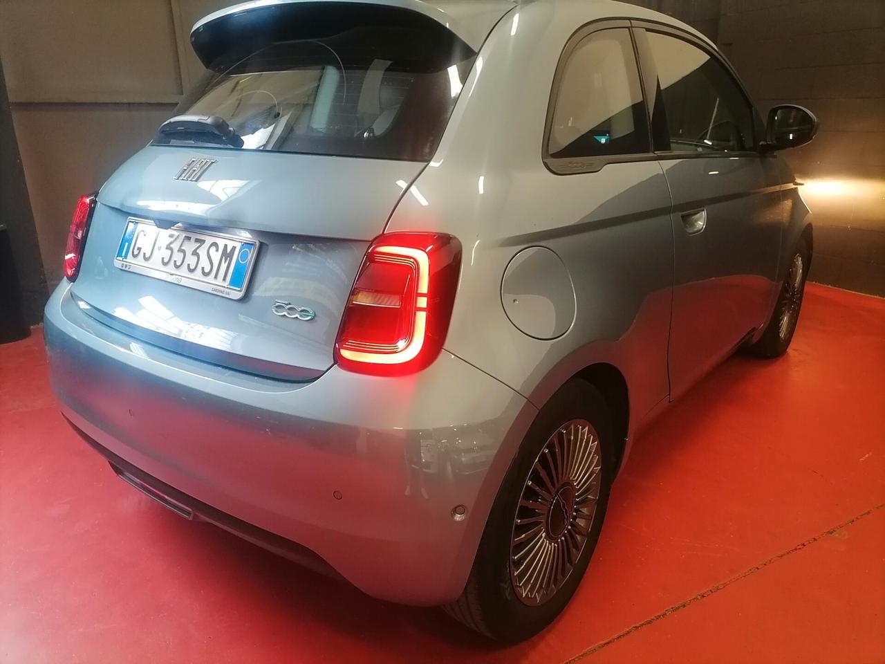 Fiat 500 500e Berlina 42 kWh La Prima