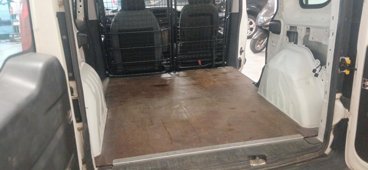 Fiat Doblò 1.3 mj 2 posti autocarro vetrato