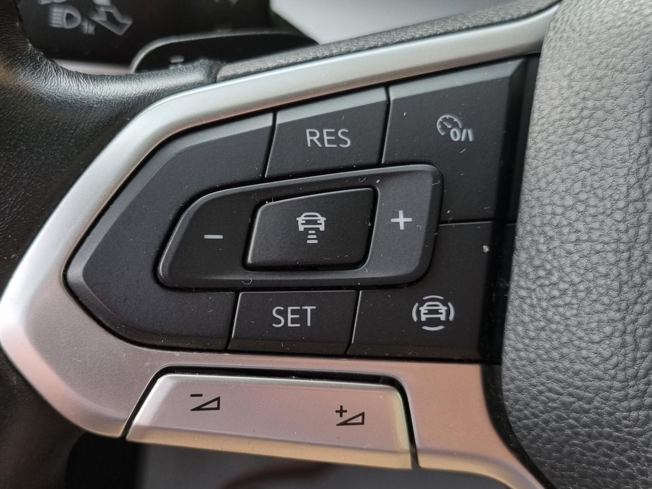 Volkswagen Golf VIII 1.0 etsi evo Life 110cv dsg
