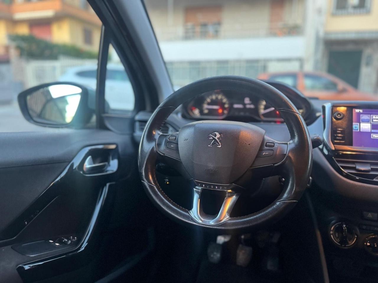 Peugeot 208 PureTech 82 5p. GPL Allure