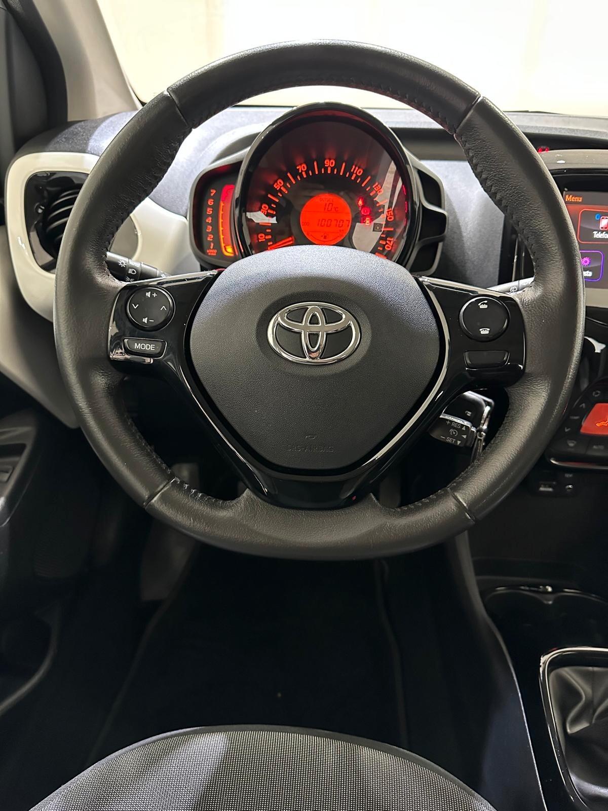 TOYOTA AYGO UNICO PROPRIETARIO GUIDABILE DA NEOPATENTATI