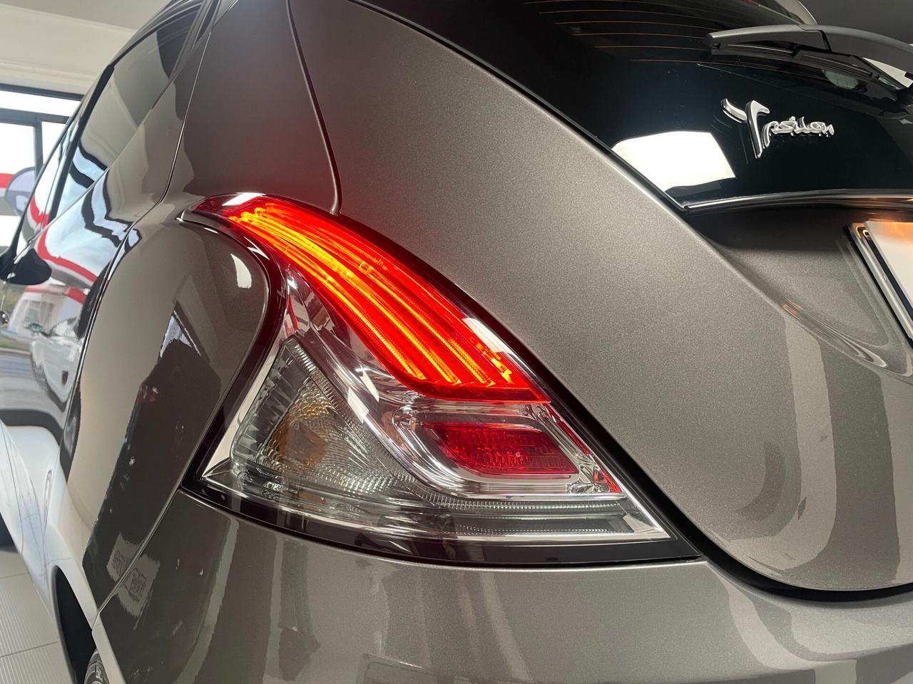 Lancia Ypsilon 1.0 FireFly 5 porte S&S Hybrid Gold