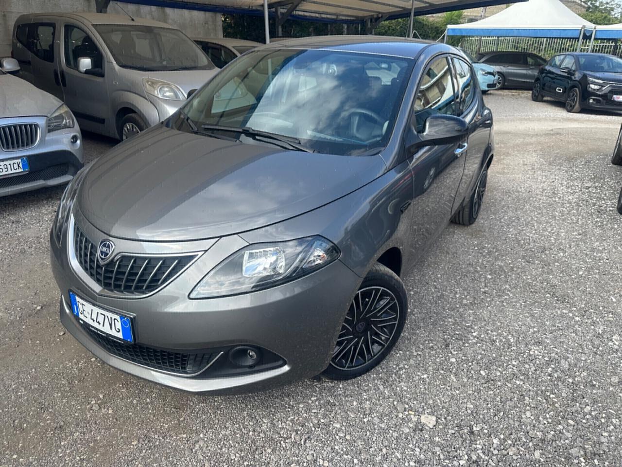 Lancia Ypsilon 1.0 FireFly 5 porte S&S Hybrid Ecochic Silver