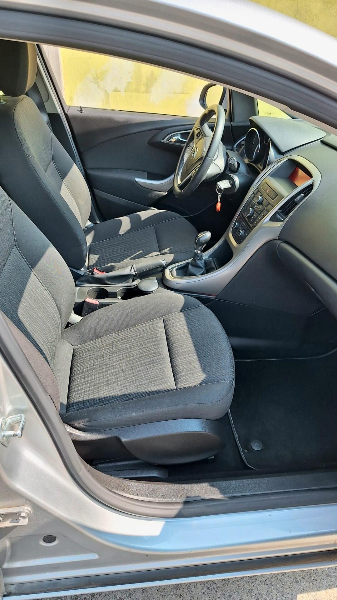 Opel Astra 1.4 - Benzina - 5porte - NEOPATENTATI