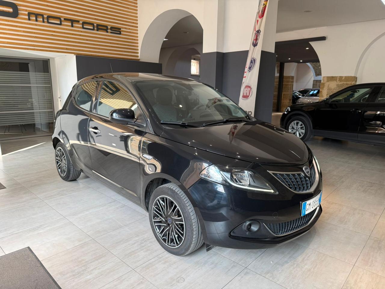 Lancia Ypsilon 1.0 FireFly 5 porte S&S Hybrid Silver Plus