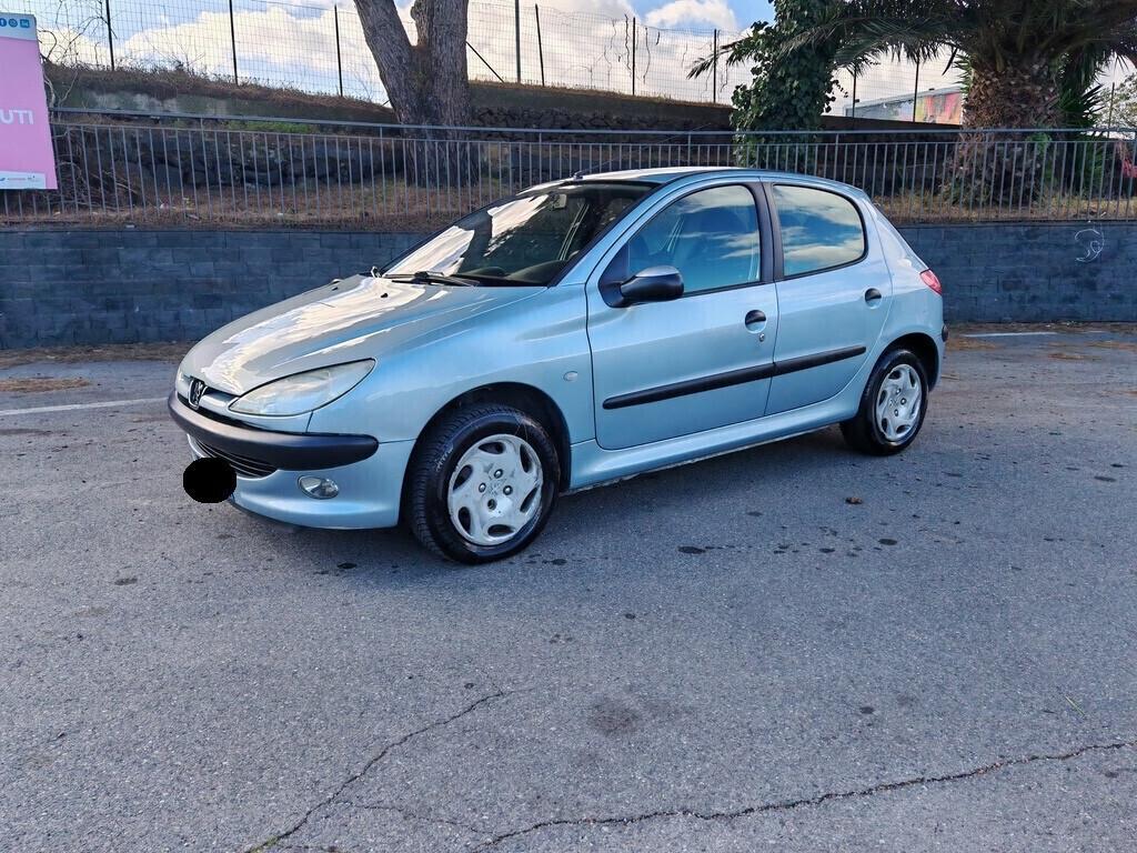 Peugeot 206 benzina come nuova 110.000 Km
