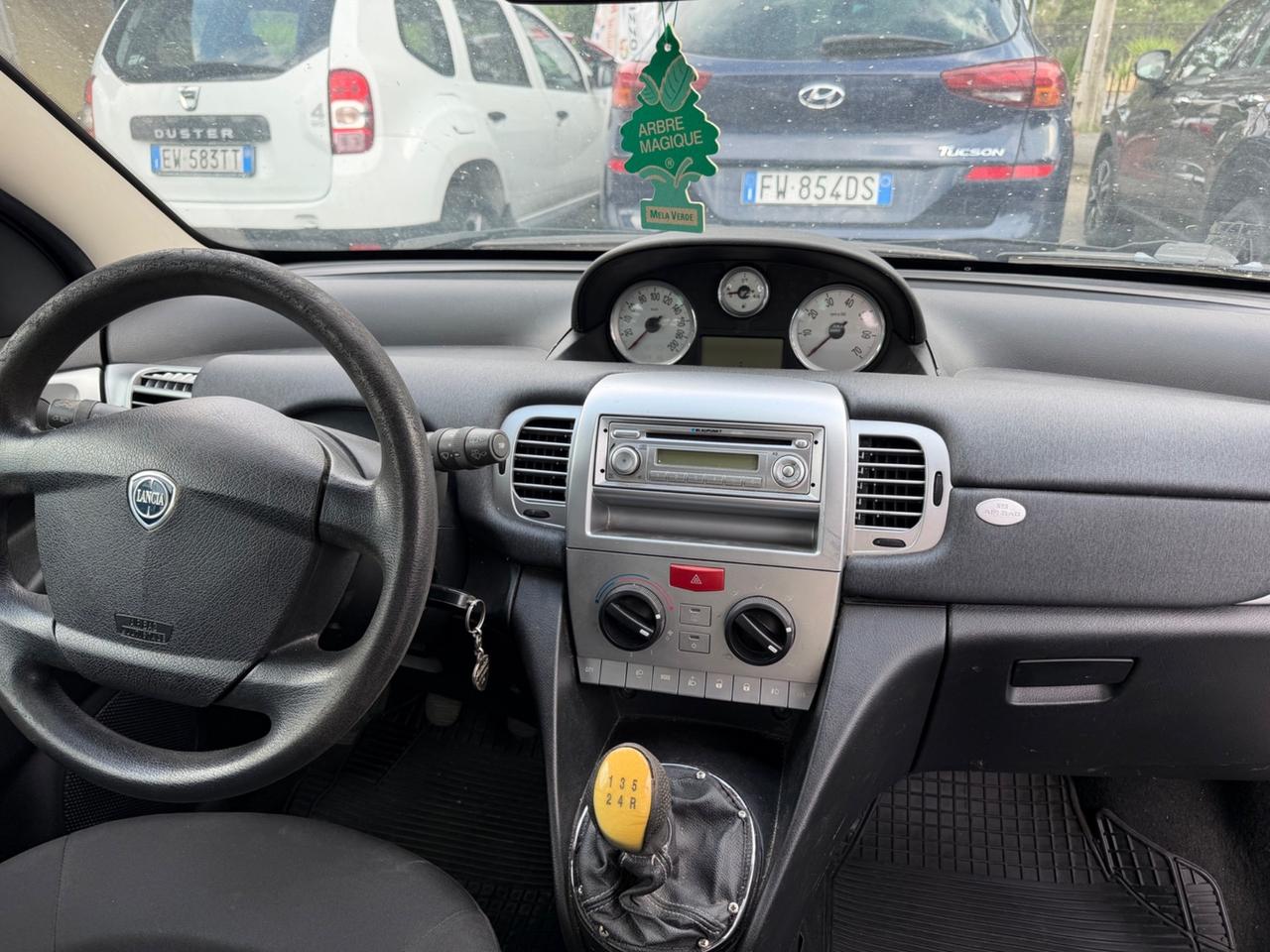 Lancia Ypsilon 1.3 MJT 75 CV Unyca