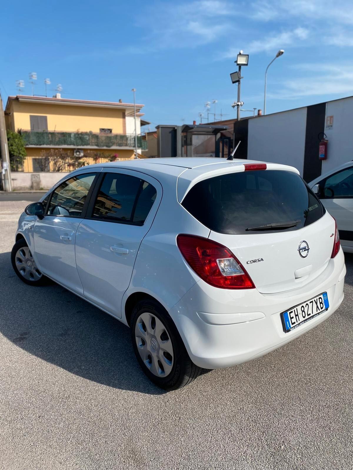 Opel Corsa 1.2 5 porte Cosmo