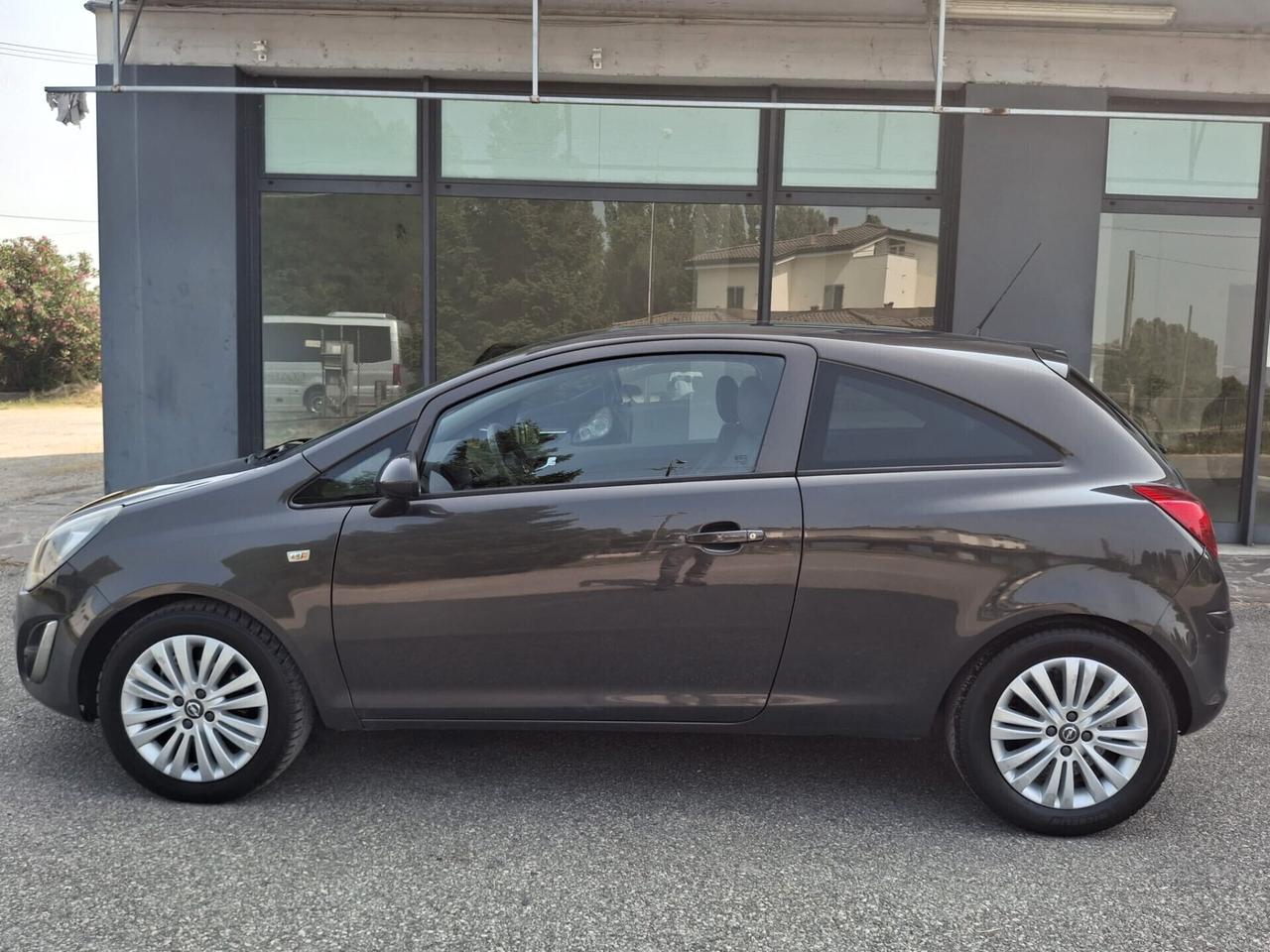 Opel Corsa 1.2 85CV 3 porte GPL-TECH b-color