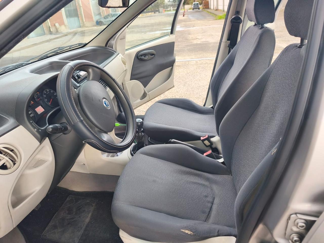 Fiat Punto 2003---1.2 Benzina Neopatentati