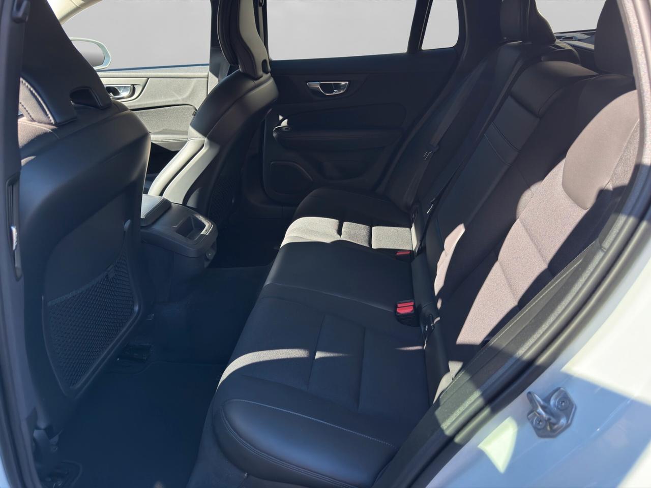 Volvo V60 B4 (d) Geartronic Momentum Business Pro