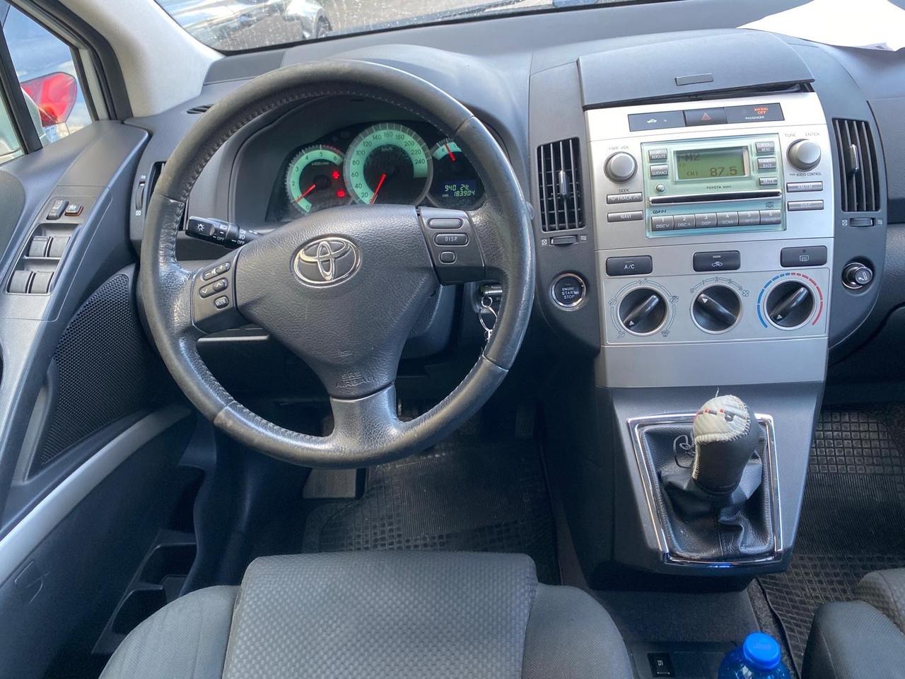 Toyota Corolla Verso 2.2 16V D-4D