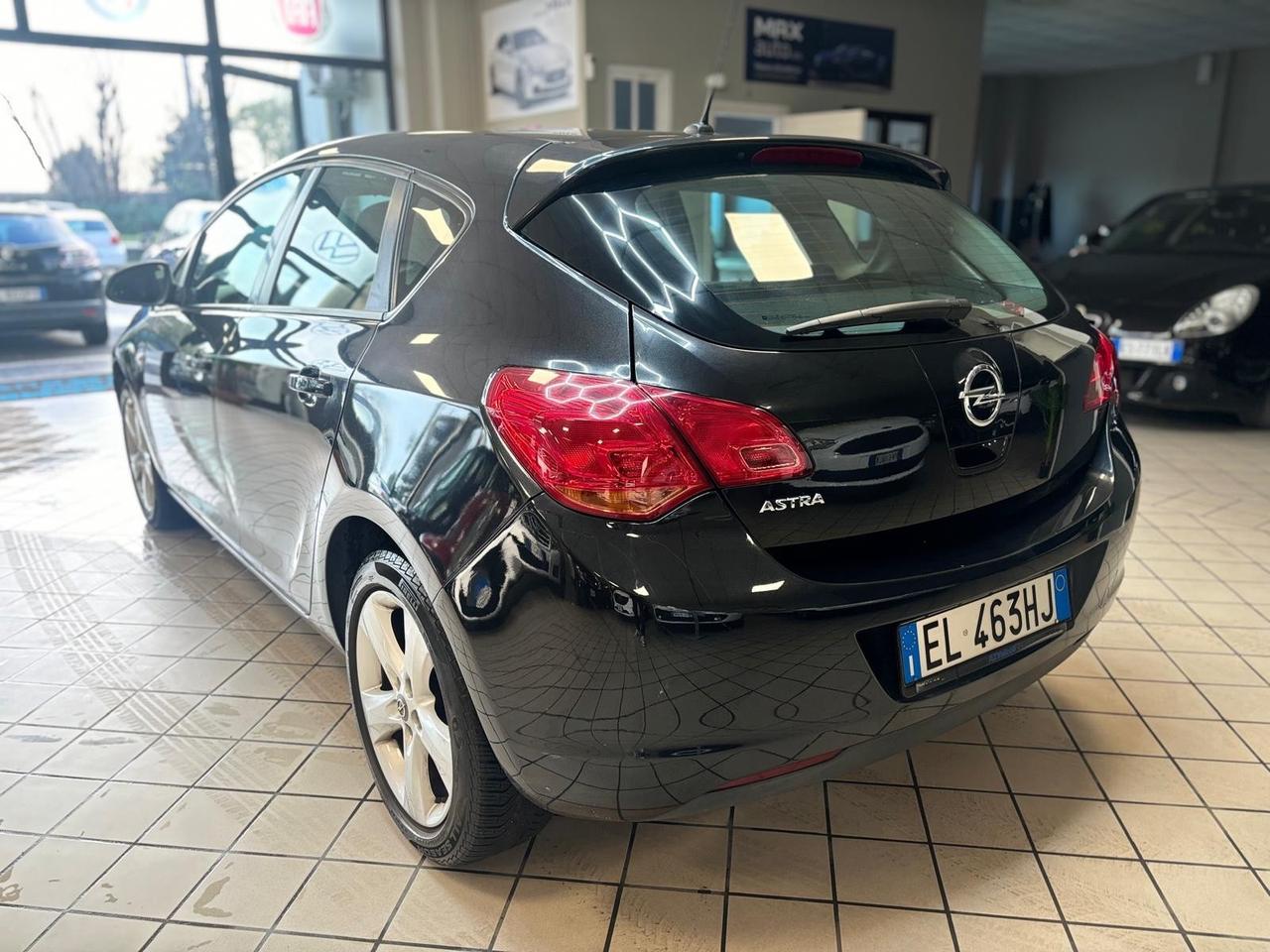 Opel Astra 1.4 100CV 5 porte Cosmo