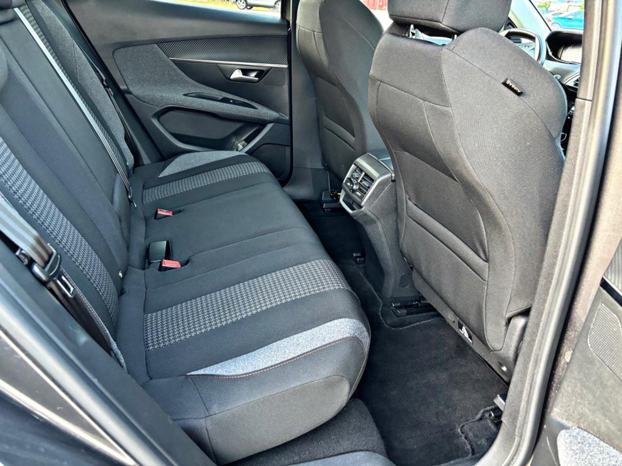 Peugeot 3008 BlueHDi 130 S&S EAT8 Allure Pack