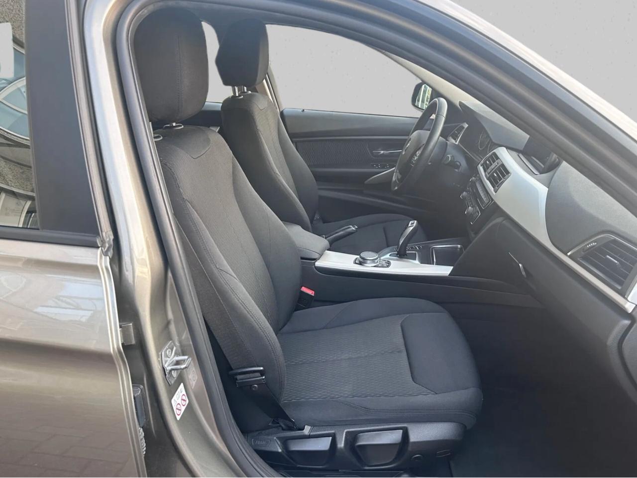 BMW 318d Touring Automatica, Fari full LED, Navi professional