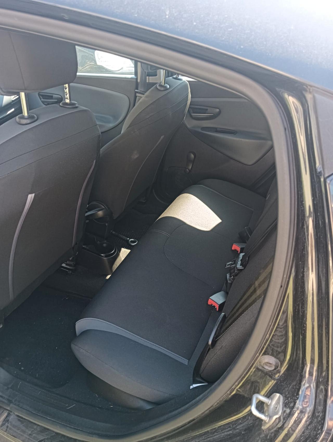 Lancia Ypsilon 1.2 69 CV 5 porte Silver