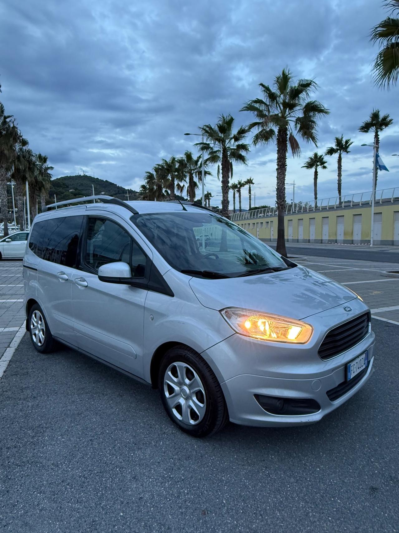 Ford Tourneo Courier 1.0 EcoBoost 100 CV Titanium