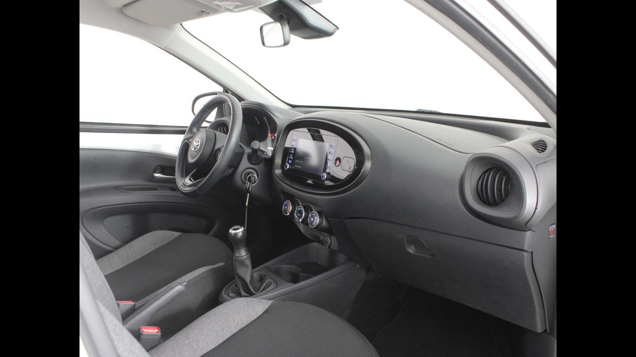 TOYOTA Aygo X - Aygo X 1.0 Active 72cv