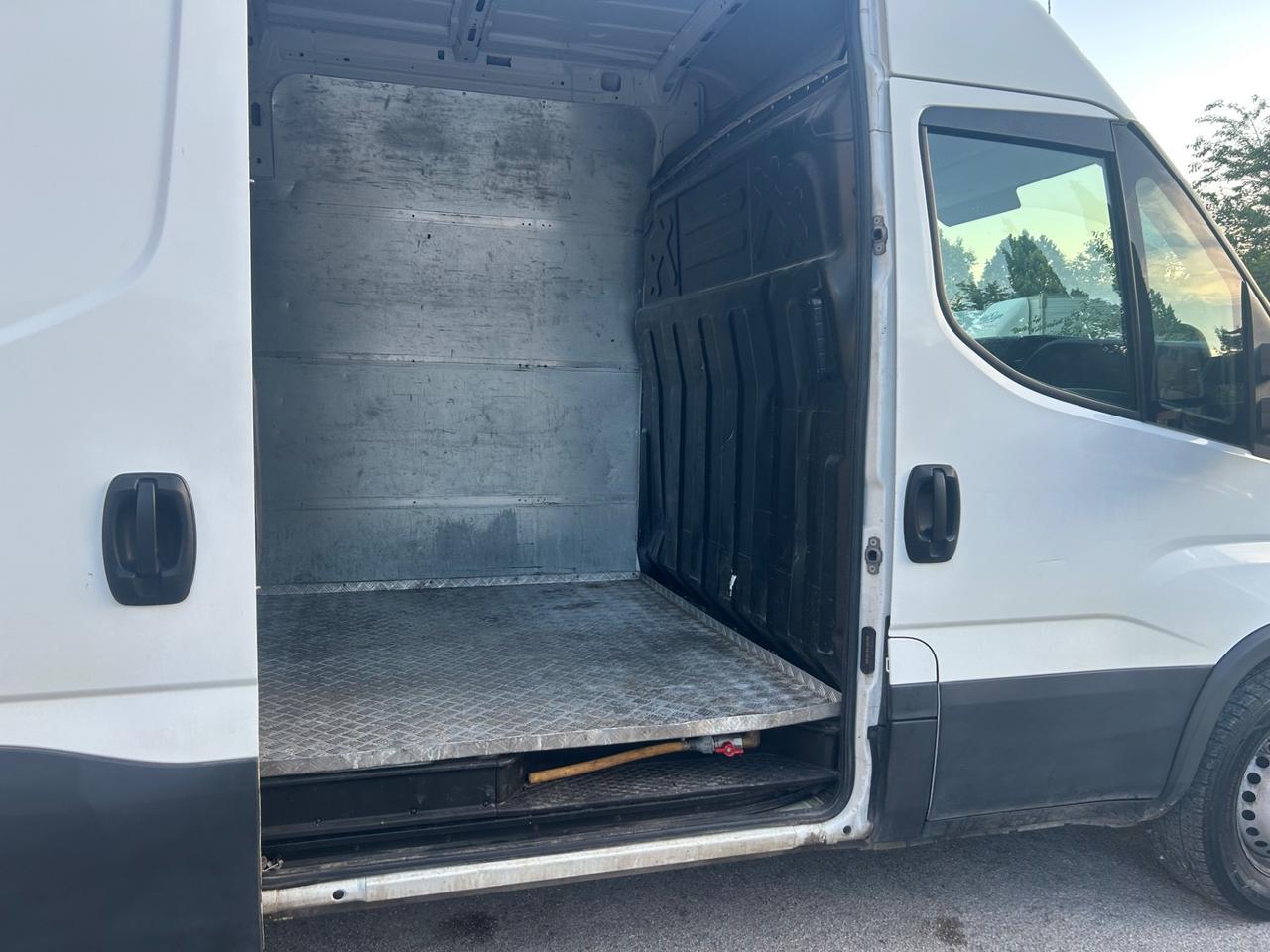 Iveco Daily 35S14V 2.3 Diesel 2021