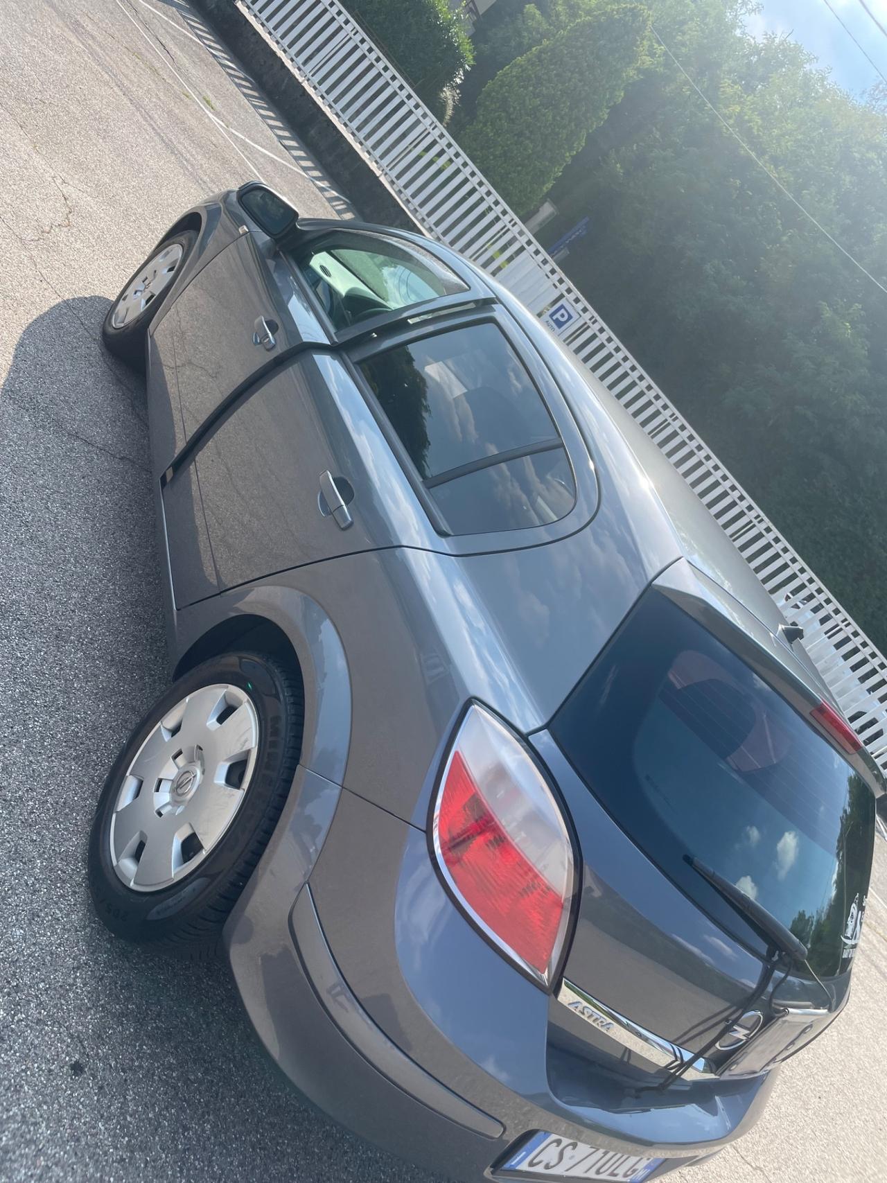 Opel Astra 1.6 16V Twinport 5 porte Cosmo