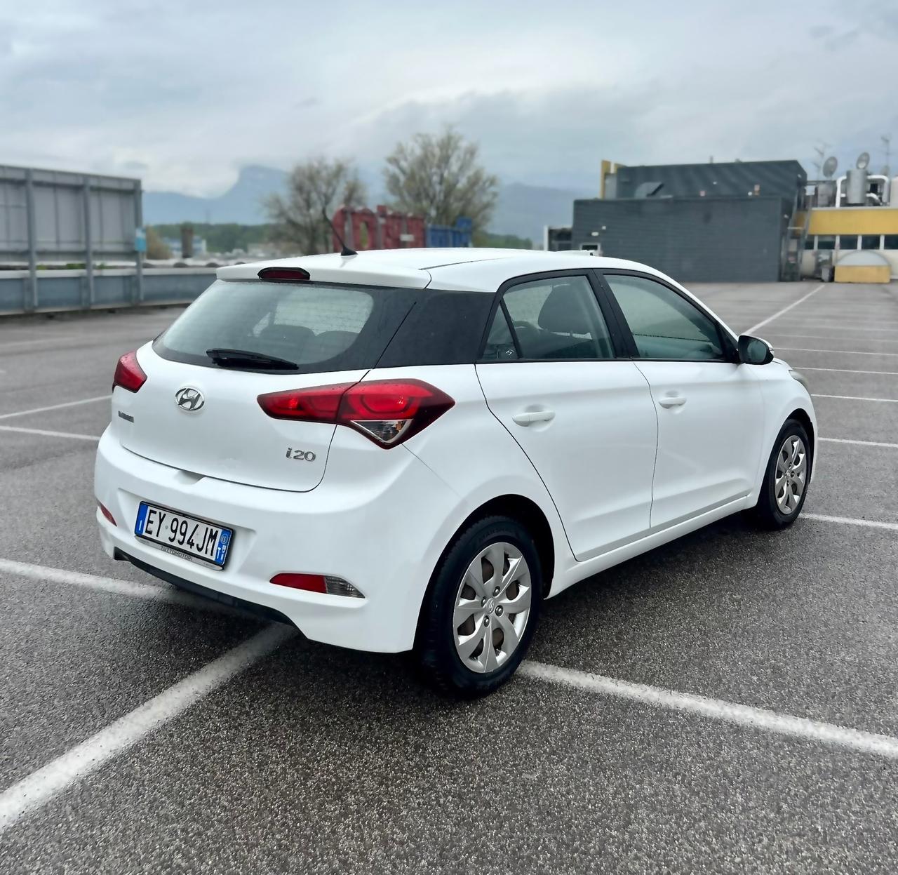 Hyundai i20 CRDi 5p EURO 6 Neopatentati 2015