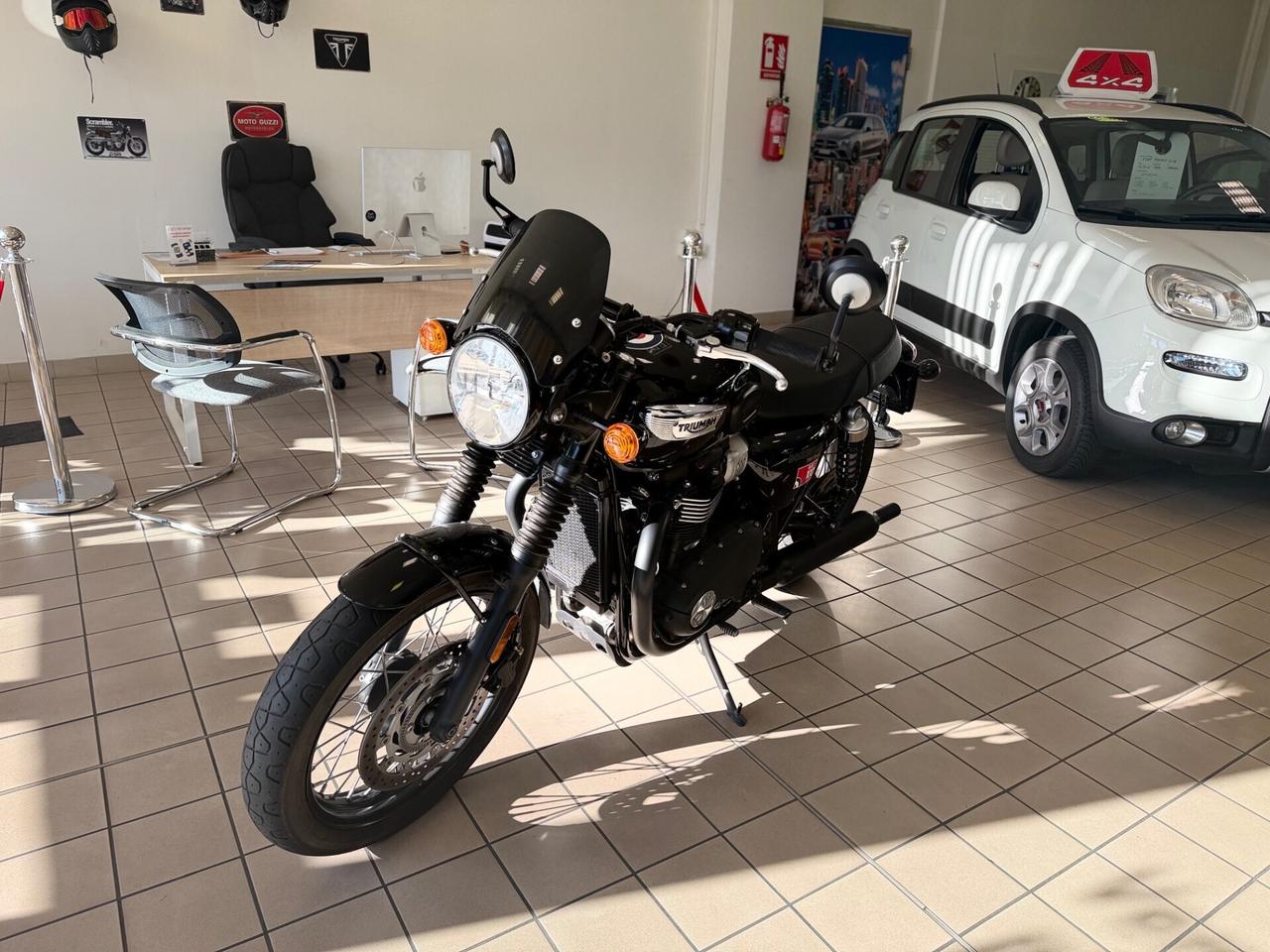 Triumph Bonneville T100 T-100 black 900ht