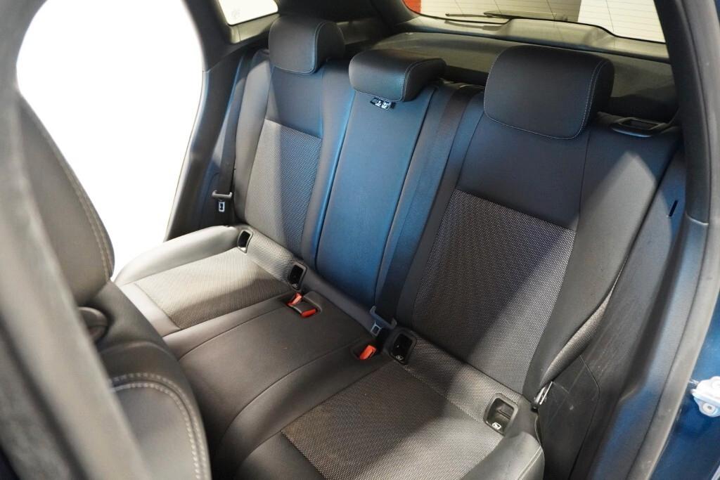 MERCEDES-BENZ GLA 180D 115CV AUTOMATIC BUSINESS SOLUTION ( CRUISE - PELLE - NAVI PREMIUM - PARK ASSIST - TELECAMERA POST. )