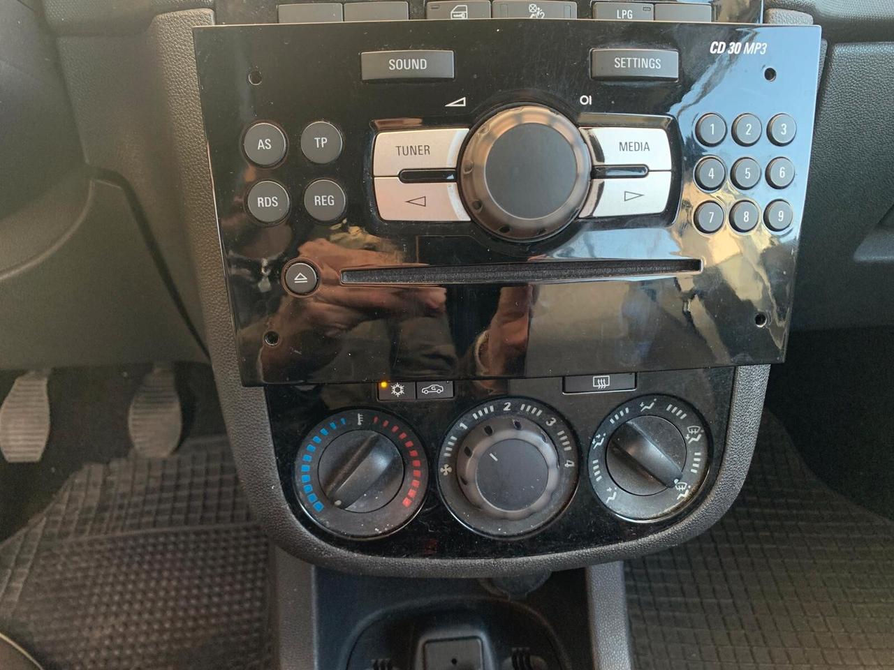 Opel Corsa 1.2 Gpl 85cv 5 porte Edition