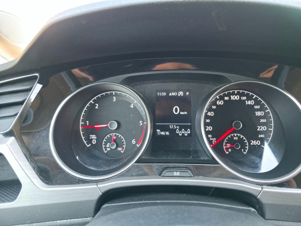 Volkswagen Touran 7 Posti 2.0 TDI 150 CV SCR DSG Executive BlueMotion Tech. TAGLIANDI UFFICIALI