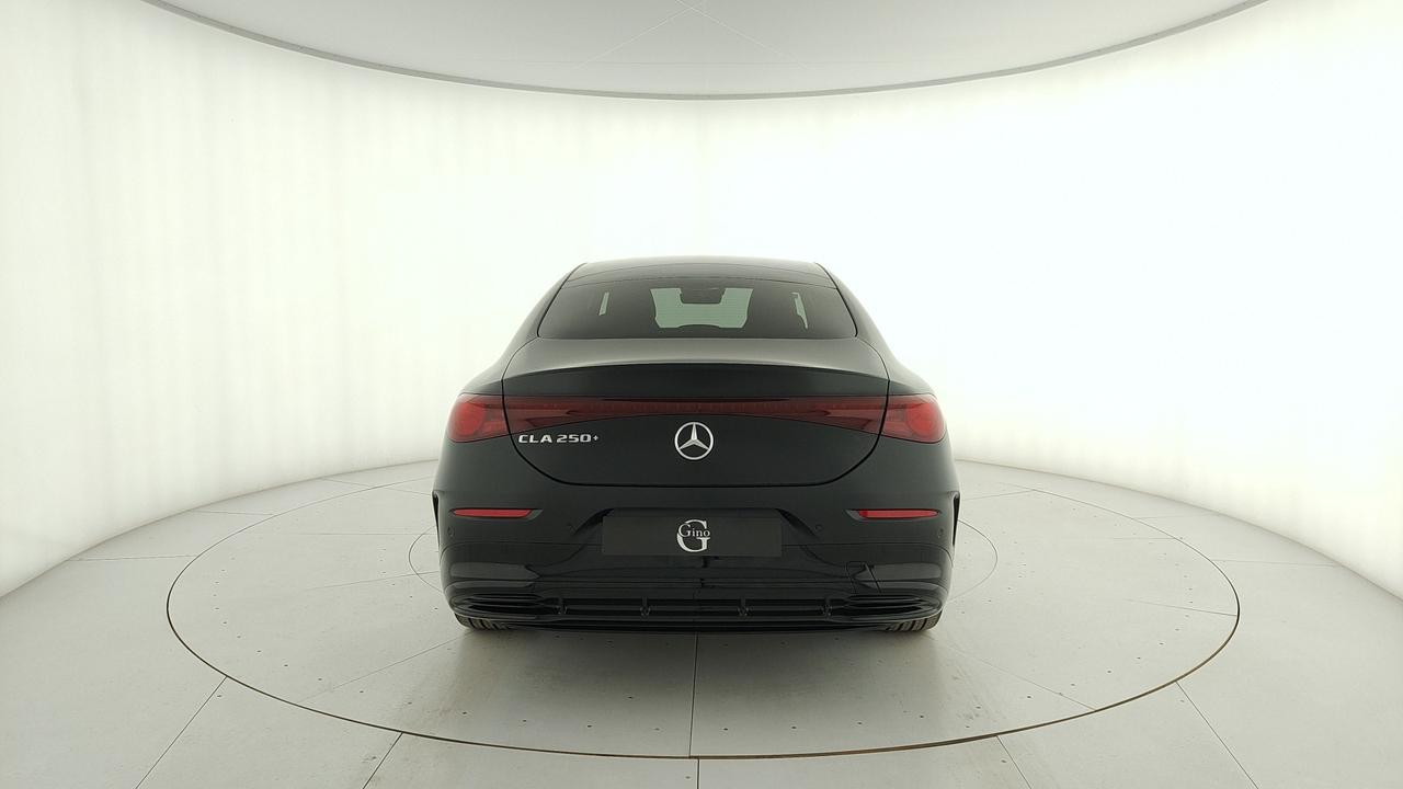 Mercedes-Benz CLA 250+ con tecnologia EQ