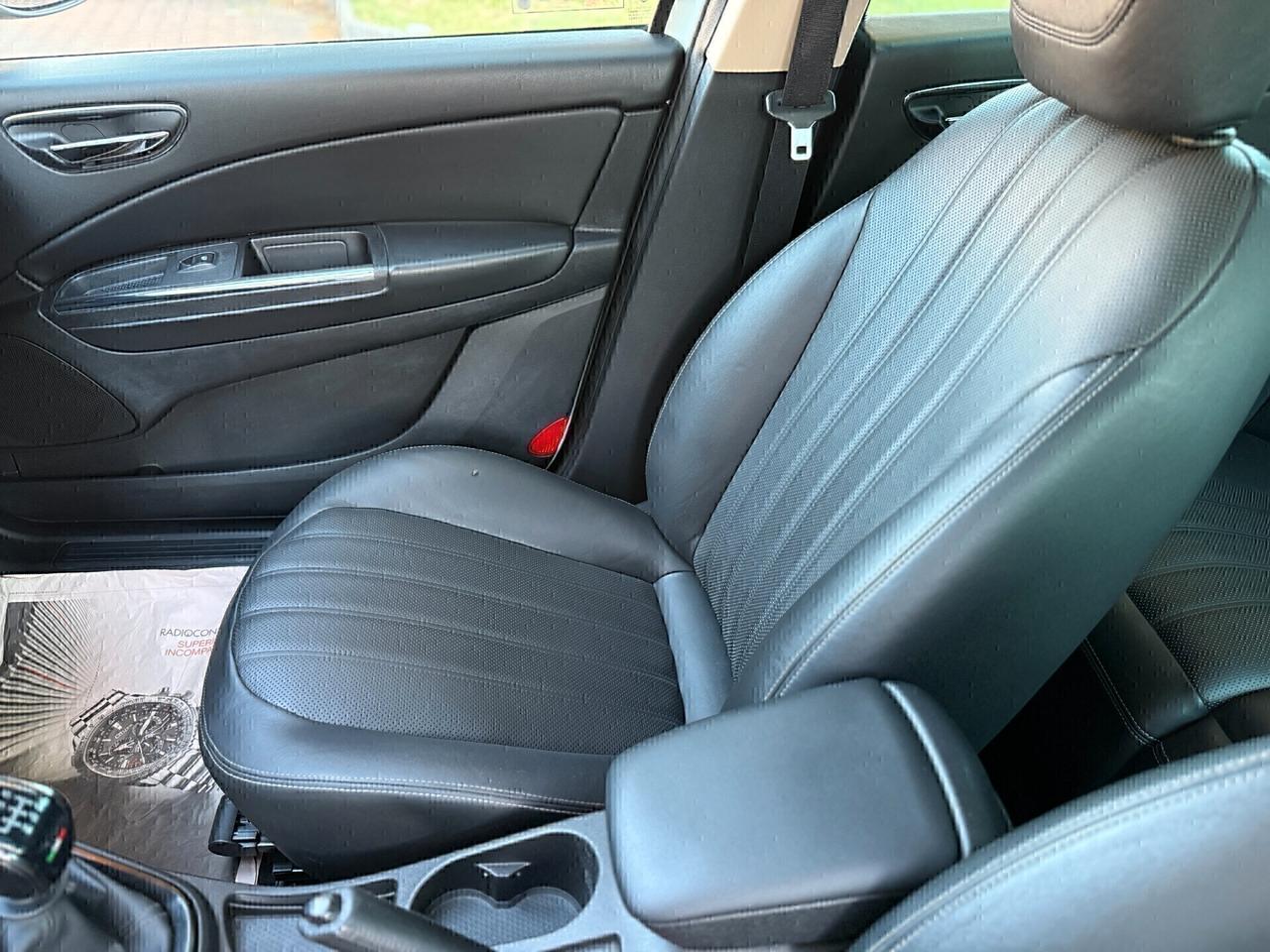 Lancia Delta 1.4 T-Jet 120 CV Gold Ecochic GPL,tetto apribile,pelle,cerchi 17,cruise control,comandi al volante,blu&me,sensori di parcheggio,full