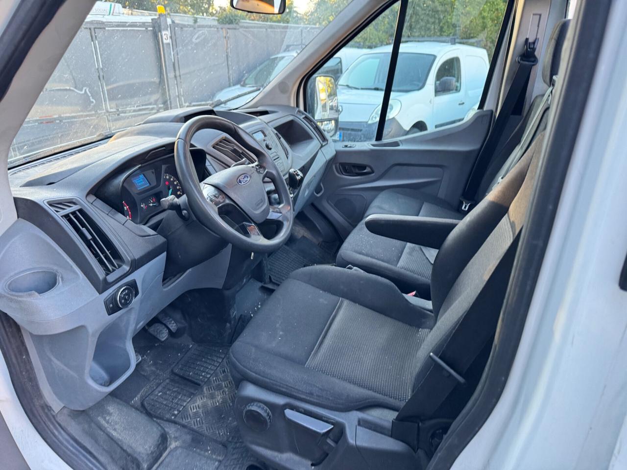 Ford transit incidentato