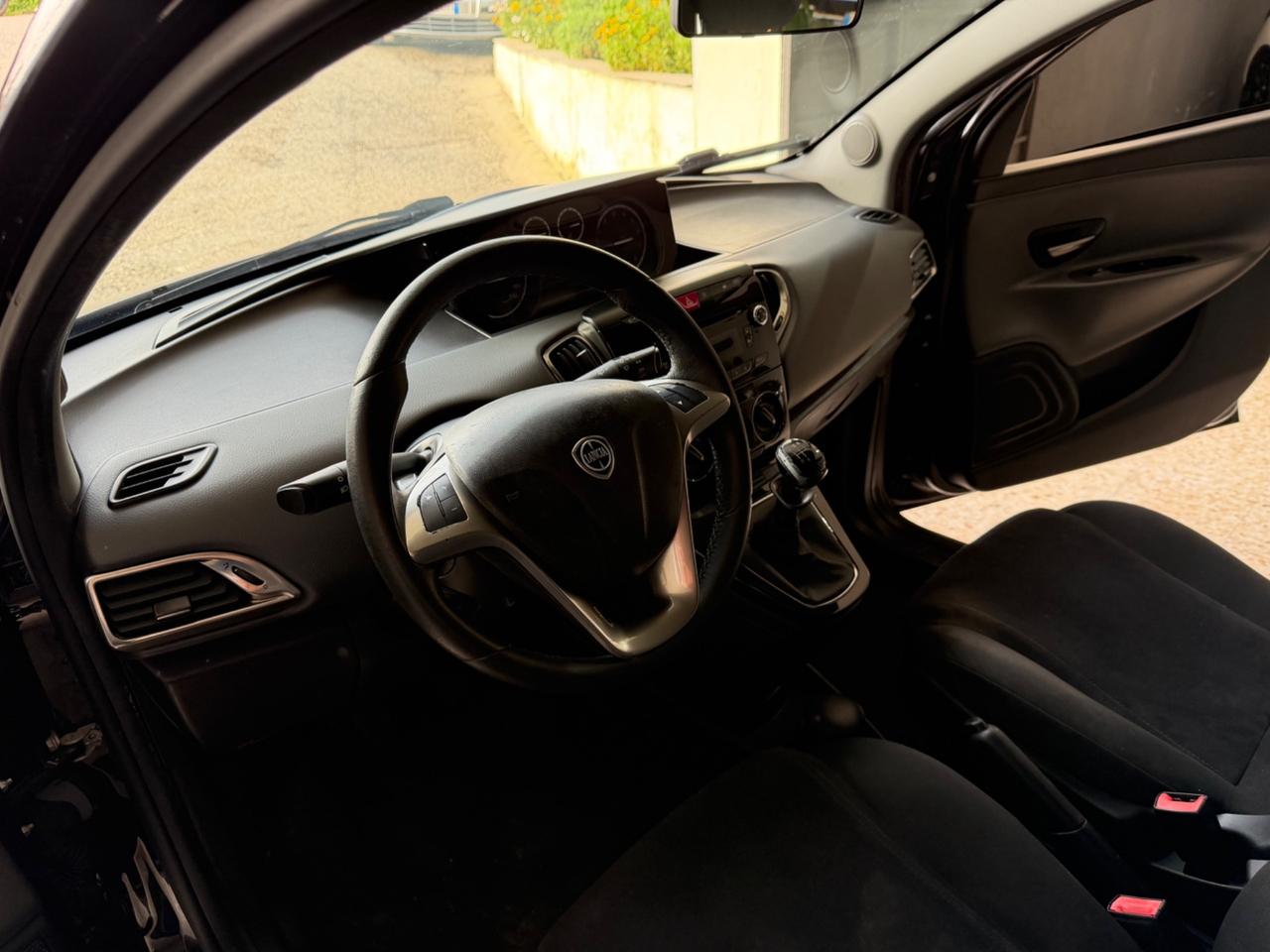 Lancia Ypsilon 1.2 69 CV 5 porte 2015
