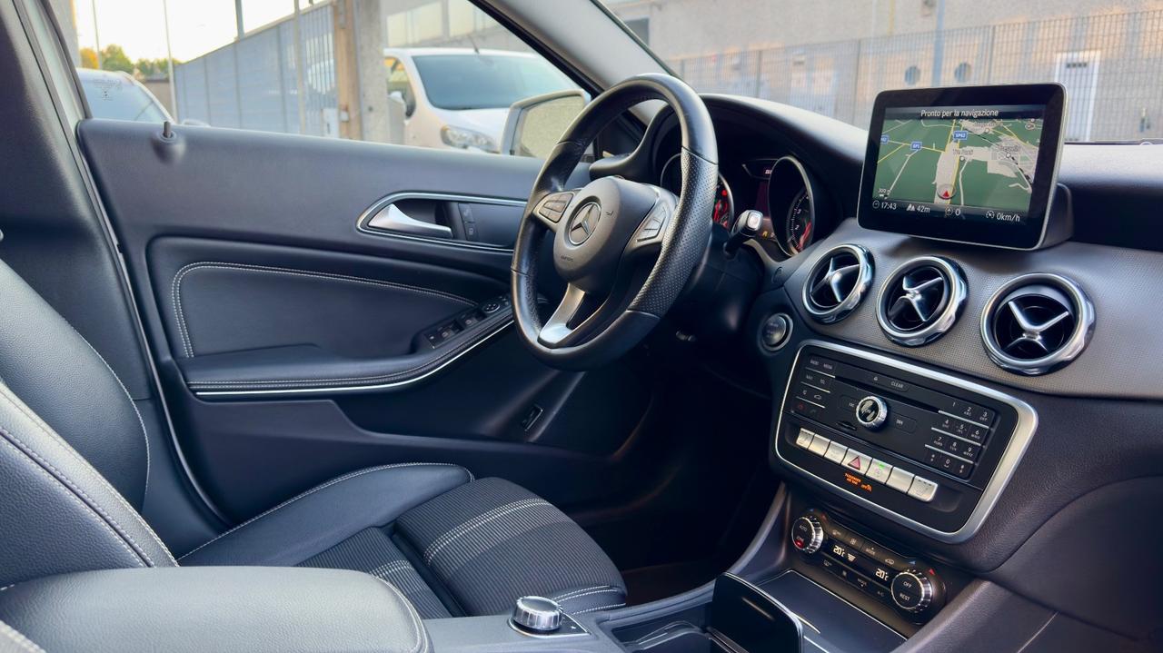 MERCEDES-BENZ GLA 180 1.6 PREMIUM 122CV - FULL LED, PELLE, TETTO, NEOPATENTATI