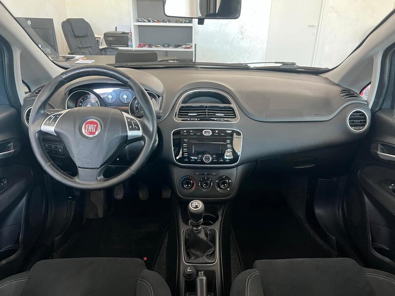 Fiat Punto 1.2 Lounge 2017 69Cv