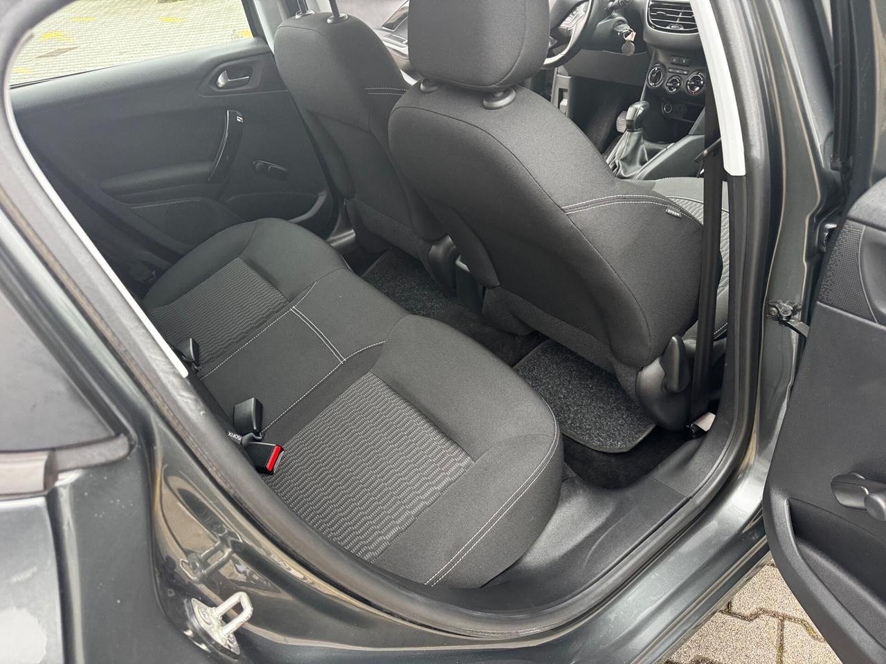 Peugeot 208 PureTech 82 5 porte Allure neopatentati