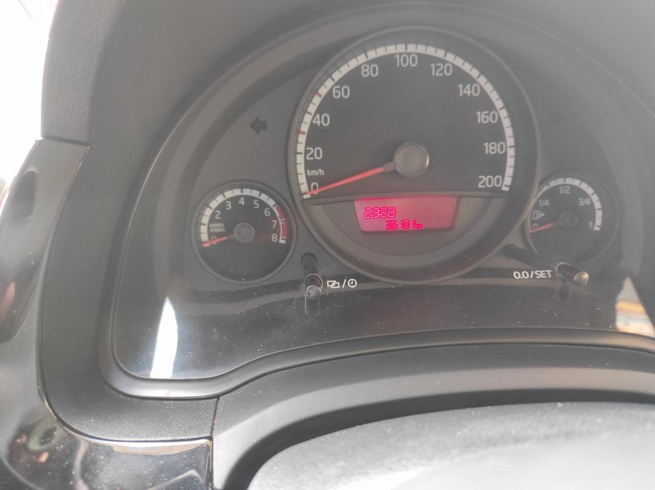 Volkswagen up! 2015 1.0 75 CV 5 ASG Automatica