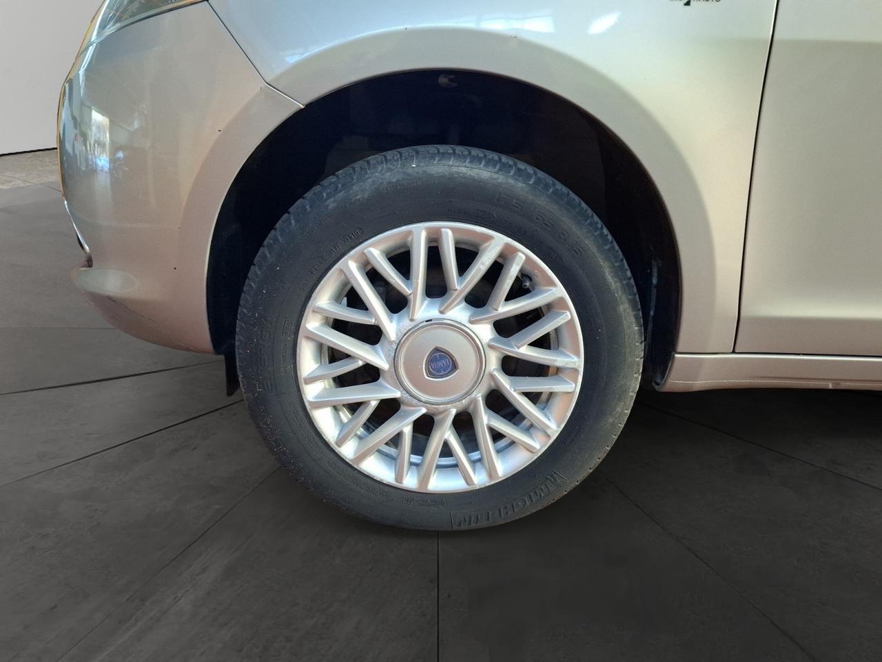 Lancia Ypsilon 0.9 TwinAir 85 CV 5 porte Metano Ecochic Gold