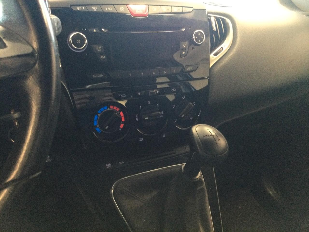 Lancia Ypsilon 0.9 TwinAir 85 CV 5 porte S&S DFN Platinum