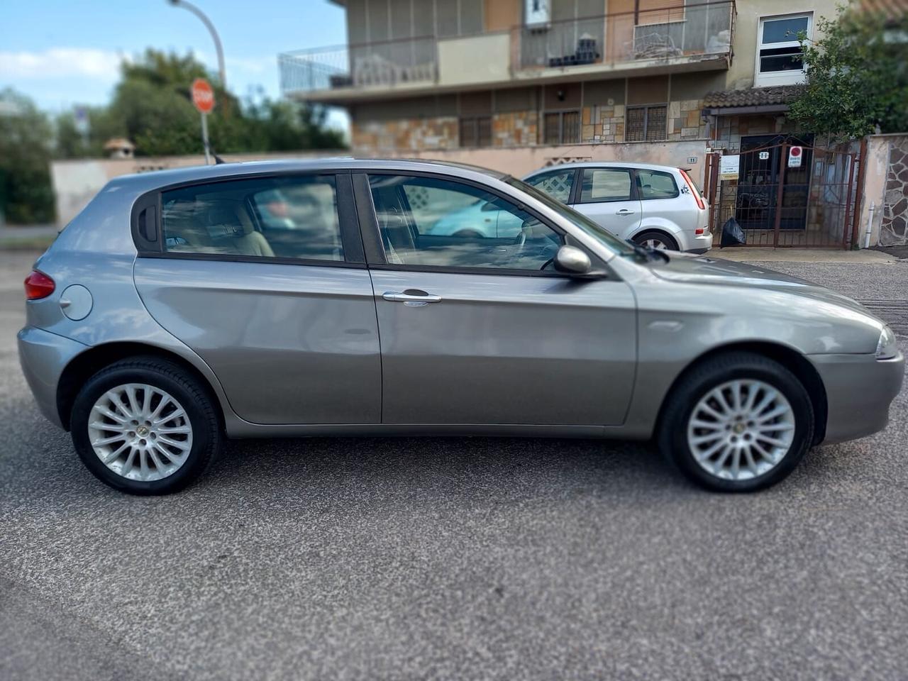 Alfa Romeo 147 1.9 JTDm 120cv UNIPRO Book Service