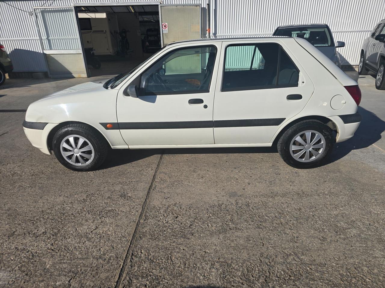 Ford Fiesta 1.4i 16V cat 5 porte Ghia