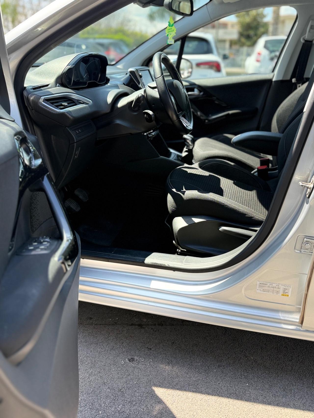 Peugeot 208 BlueHDi 100 5 porte Allure