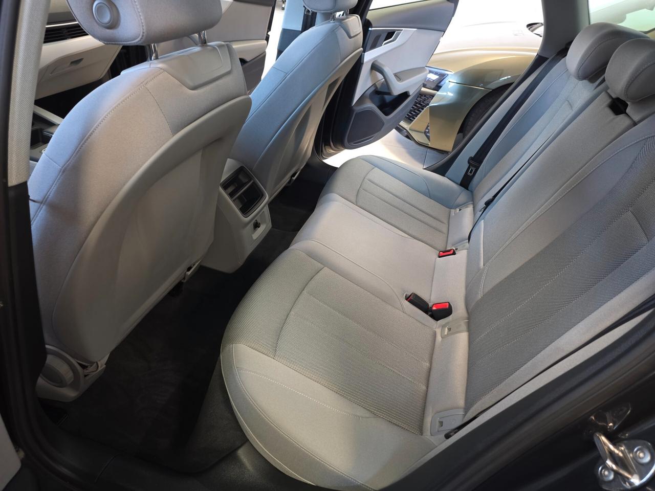 Audi A4 40 TDI S tronic Business