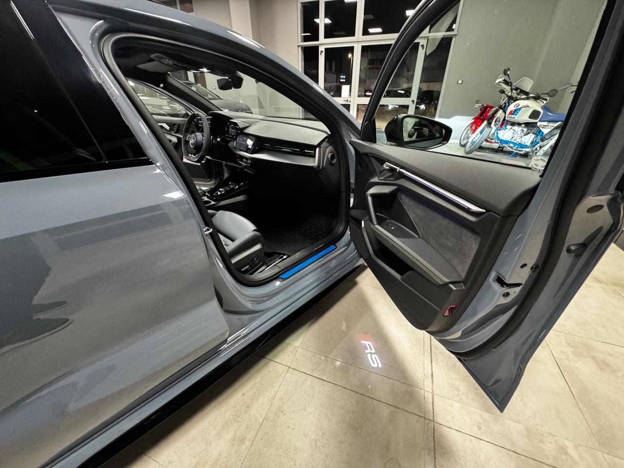 AUDI RS3 PERFORMANCE + CARBOCERAMICA