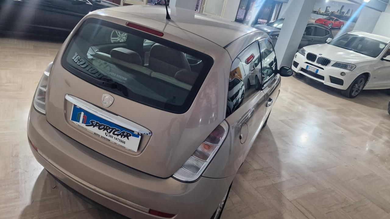 Lancia Ypsilon 1.3 MJT 75 CV Platino